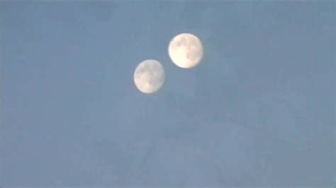 2 Moons In The Sky